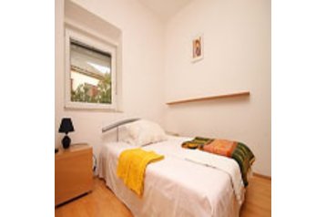 Сімейний пансіонат Novalja 1